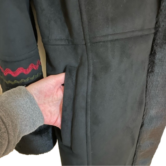 🎀 UTEX Faux Suede & Faux Fur Embroidered Sleeves Fur Cuffs Hidden Button C… - Picture 9 of 11